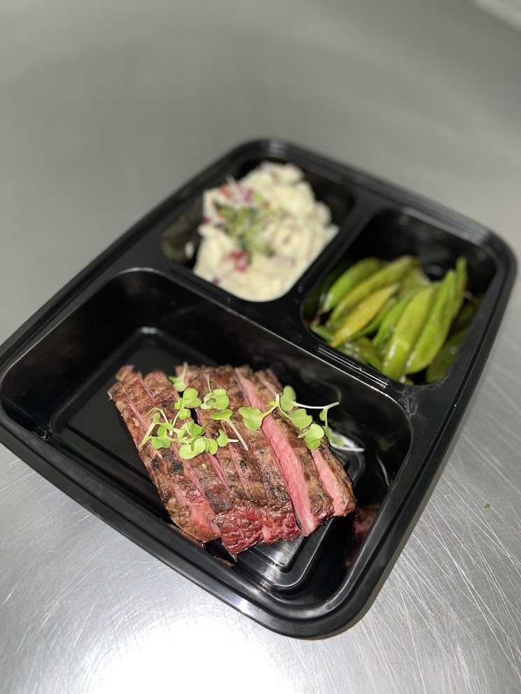 Flank Steak with Mashed Potatoes and Green Beans